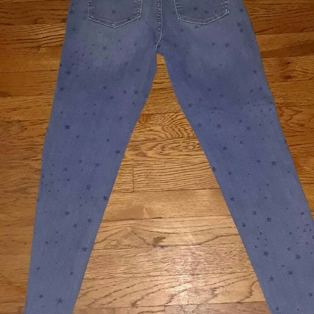 Guess - Picture 3 of 7